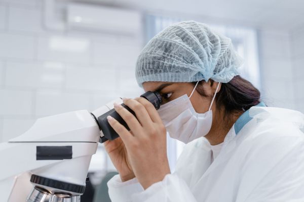 Explorer la Carrière en Pathologie Générale : Opportunités et Défis à l'Horizon