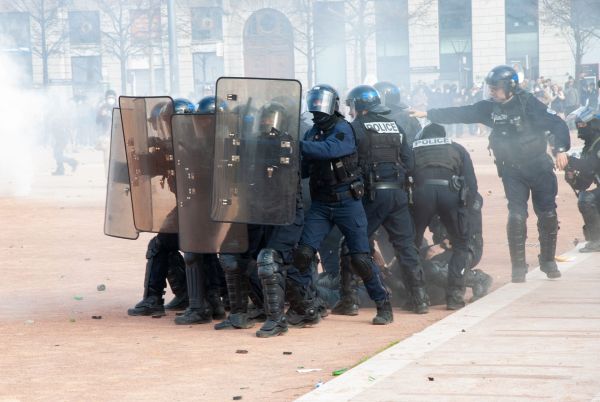 Incidents Marquants de Brutalité Policière au Niveau Mondial: Un Tour d'Horizon Essentiel