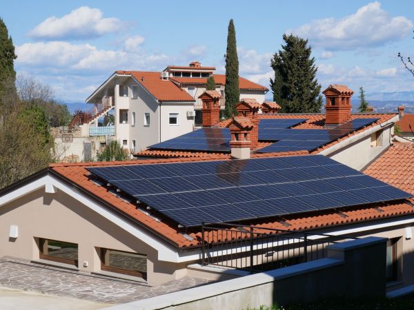 Solutions solaires innovantes pour une rénovation d'ampleur réussie