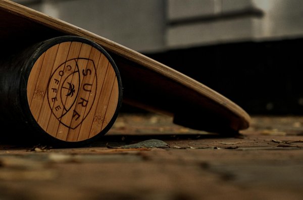 Gravure laser bois personnalisée : créez des pièces uniques en france